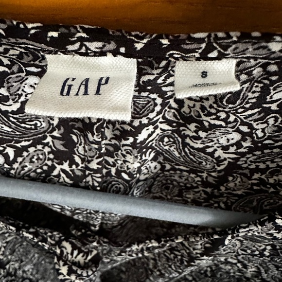 GAP women’s S cctton knit belted, button front dress.  Black/white print worn 1x - Picture 4 of 5